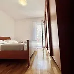 With Private Parking , Daire Makarska