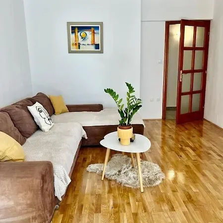 With Private Parking , Daire Makarska