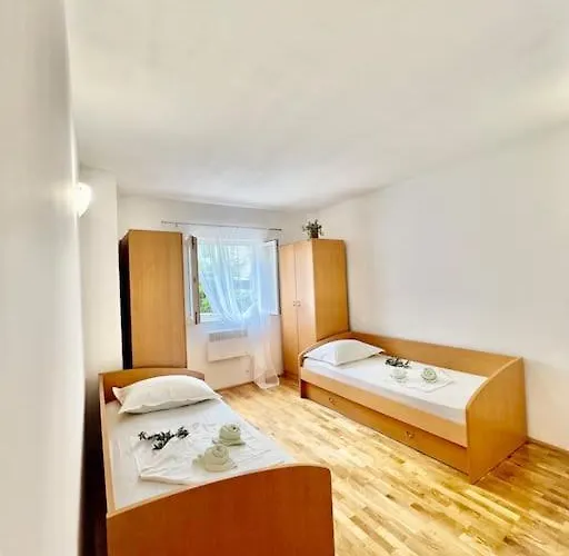 With Private Parking , Daire