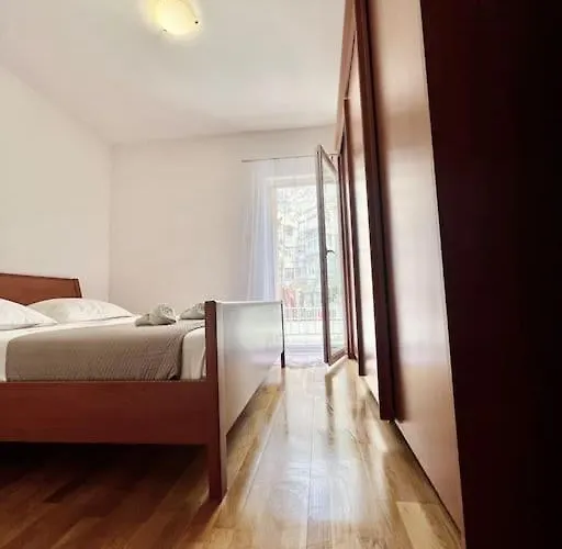 With Private Parking , Daire Makarska