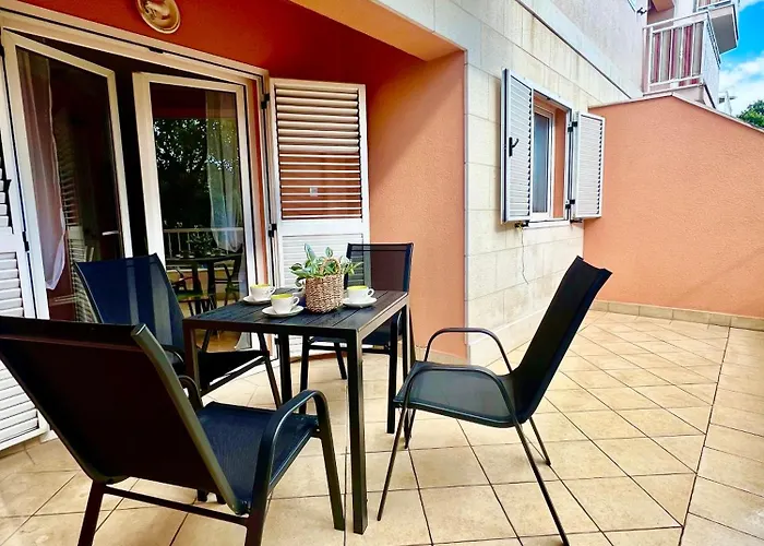 With Private Parking , Daire