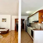 With Private Parking , Apartment Makarska