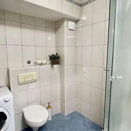 With Private Parking , Apartamento Makarska