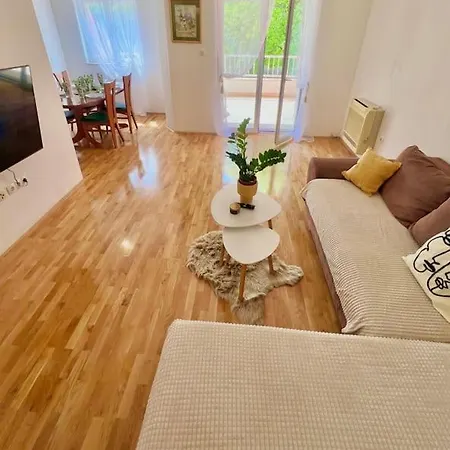 With Private Parking , * מאקרסקה