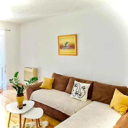 Apartamento With Private Parking , *