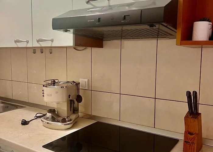 With Private Parking , דירה