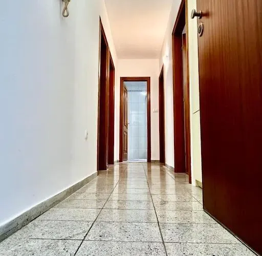 דירה With Private Parking ,