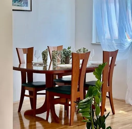 דירה With Private Parking , *