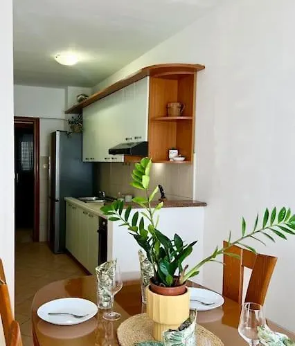 דירה With Private Parking ,