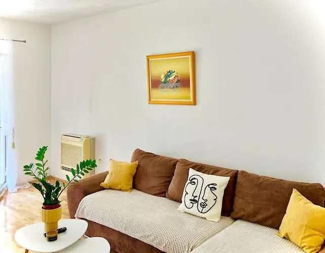 דירה With Private Parking , *